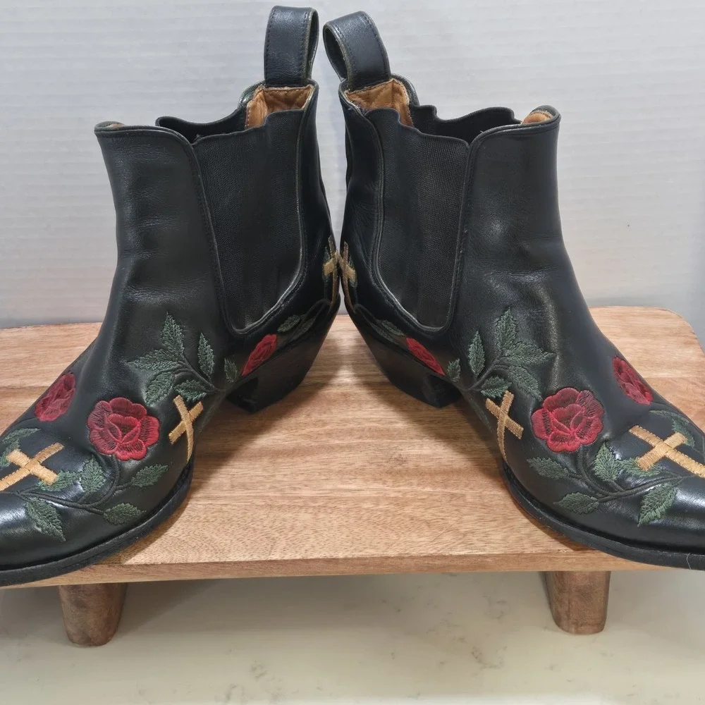 Limited Edition Manuel Western Boots 7.5 Black Embroidered Roses Cross Womens - Picture 4 of 16